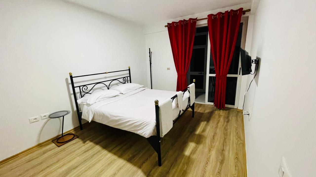 Hotel Drinos ティラナ エクステリア 写真