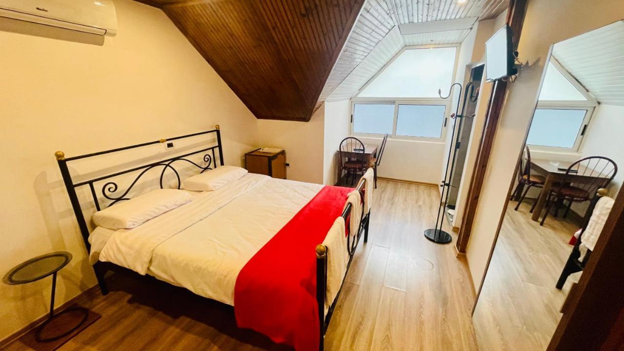 Hotel Drinos ティラナ エクステリア 写真
