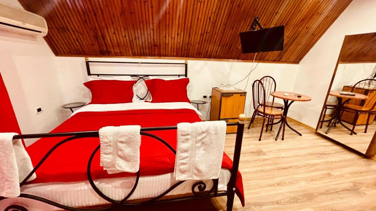 Hotel Drinos ティラナ エクステリア 写真