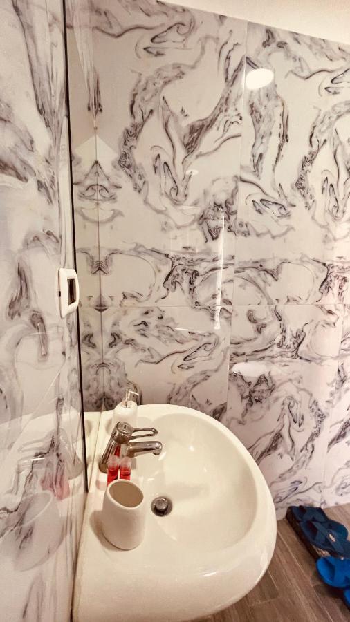 Hotel Drinos ティラナ エクステリア 写真
