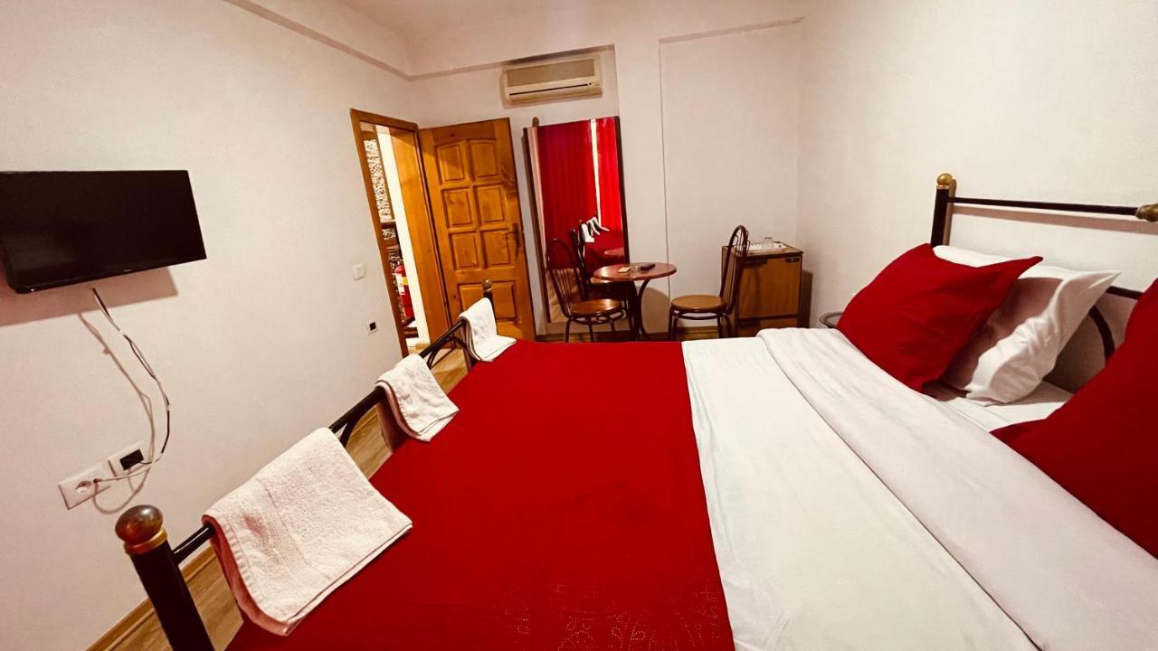Hotel Drinos ティラナ エクステリア 写真